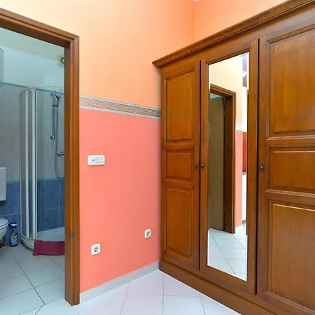 Apartment Veli Vrh 72 *