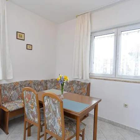 Apartment Veli Vrh 72
