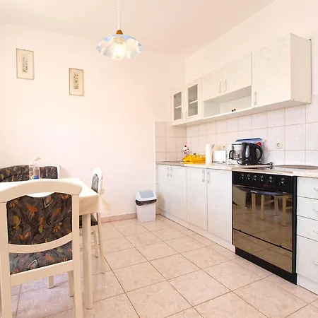 Apartment Veli Vrh 72