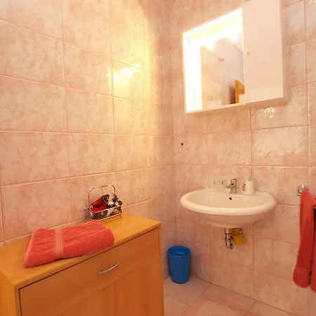 Apartment Veli Vrh 72 *