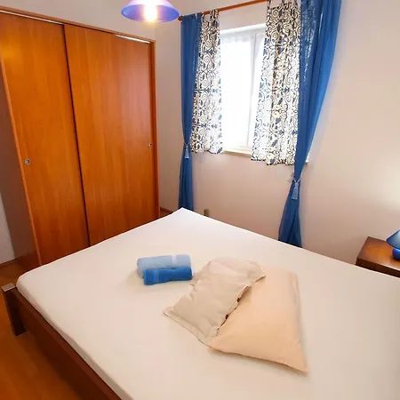Veli Vrh 72 * Pula