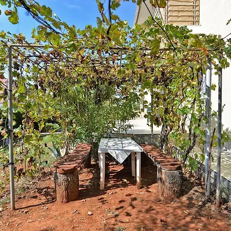 Veli Vrh 72 Apartment Pula