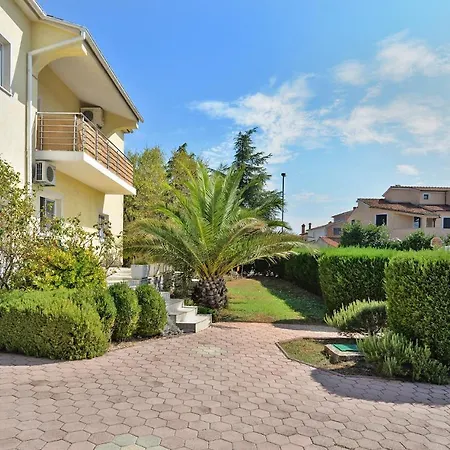 Apartment Veli Vrh 72